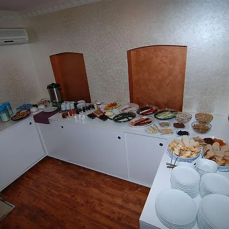 Fullhouse Aparthotel 3*