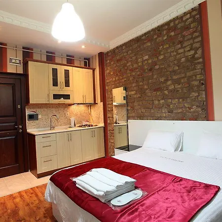 Fullhouse Apart Otel