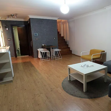 Fullhouse Ξενοδοχείο με διαμερίσματα 3*