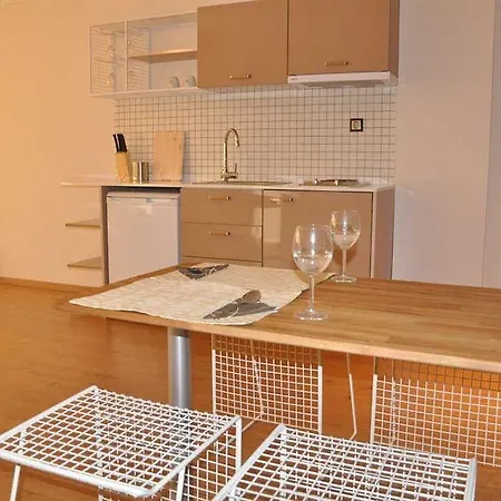 Fullhouse Aparthotel 3*