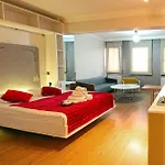 Fullhouse Aparthotel