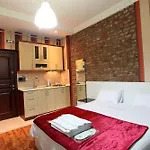 Fullhouse Aparthotel