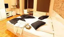 Fullhouse Aparthotel Istanboel