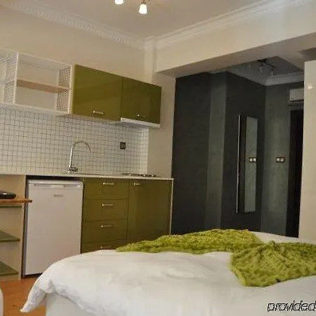 Fullhouse Aparthotel Istanboel
