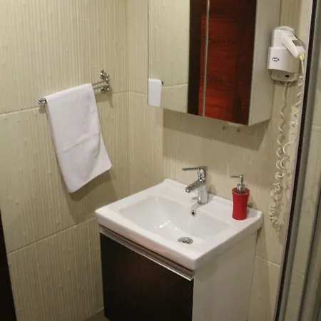 Fullhouse Aparthotel