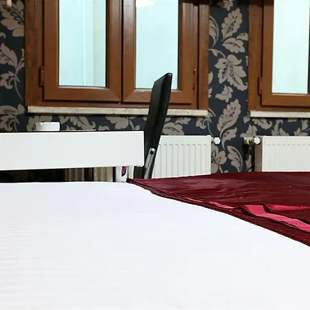 Fullhouse Hotel apartamentowy 3*