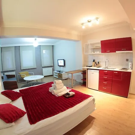 Fullhouse Aparthotel Istanboel